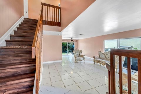 Villa ou maison à vendre à Pembroke Pines, Floride: 4 chambres, 196.4 m2 № 2182623 - photo 5