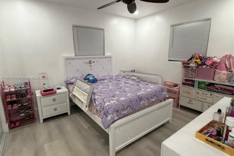 Купить виллу или дом в Майами-Гарденс, Флорида 3 спальни, 94.2м2, № 1958216 - фото 10