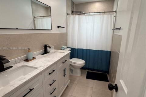 Купить виллу или дом в Майами-Гарденс, Флорида 3 спальни, 94.2м2, № 1958216 - фото 8