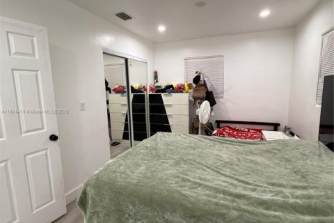 Купить виллу или дом в Майами-Гарденс, Флорида 3 спальни, 94.2м2, № 1958216 - фото 13