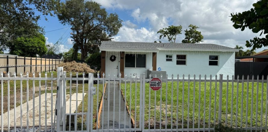 Дом в Майами-Гарденс, Флорида 3 спальни, 94.2м2 № 1958216