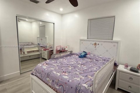 Купить виллу или дом в Майами-Гарденс, Флорида 3 спальни, 94.2м2, № 1958216 - фото 11