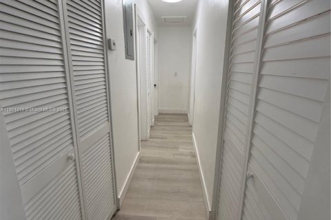 Купить виллу или дом в Майами-Гарденс, Флорида 3 спальни, 94.2м2, № 1958216 - фото 5