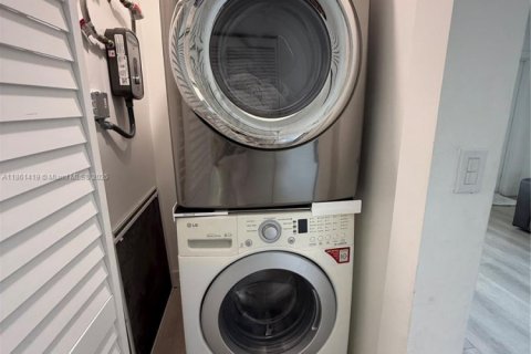 Купить виллу или дом в Майами-Гарденс, Флорида 3 спальни, 94.2м2, № 1958216 - фото 6