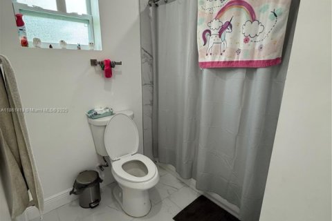 Купить виллу или дом в Майами-Гарденс, Флорида 3 спальни, 94.2м2, № 1958216 - фото 14