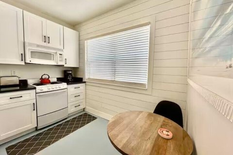 Immobilier commercial à louer à St. Lucie, Floride: 1 chambre, 55.74 m2 № 2439273 - photo 3