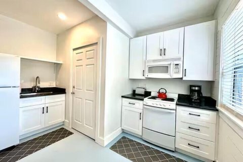 Immobilier commercial à louer à St. Lucie, Floride: 1 chambre, 55.74 m2 № 2439273 - photo 2