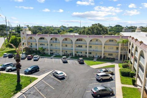 Condo in Clearwater, Florida, 2 bedrooms  № 2216139 - photo 25