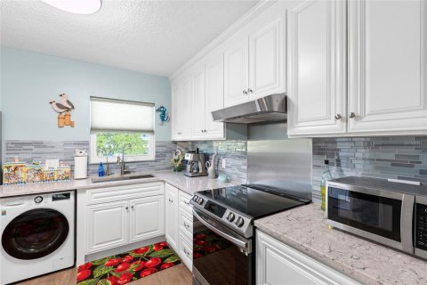 Condo in Clearwater, Florida, 2 bedrooms  № 2216139 - photo 4