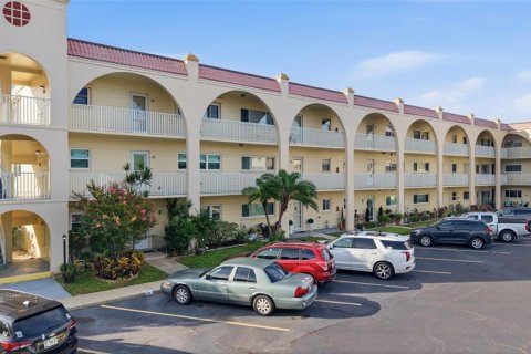 Condo in Clearwater, Florida, 2 bedrooms № 2216139