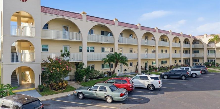 Condo in Clearwater, Florida, 2 bedrooms  № 2216139