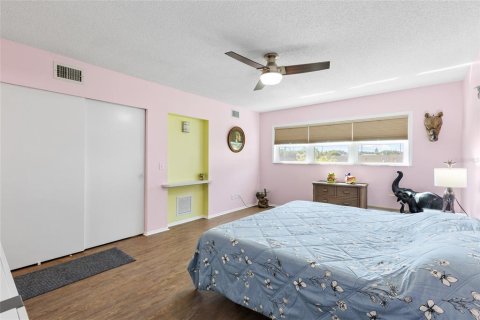 Condo in Clearwater, Florida, 2 bedrooms  № 2216139 - photo 17