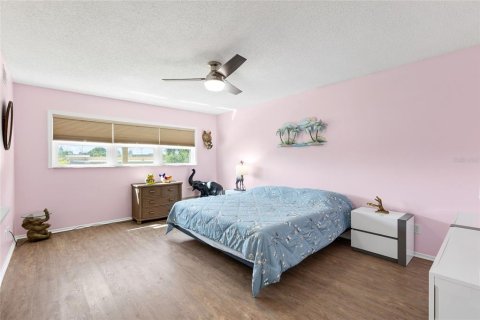 Condo in Clearwater, Florida, 2 bedrooms  № 2216139 - photo 16