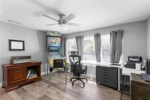 House in Saint Petersburg, Florida 3 bedrooms, 136.19 sq.m. № 1734777 - photo 21