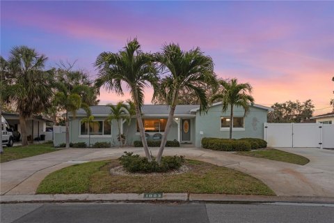 House in Saint Petersburg, Florida 3 bedrooms, 136.19 sq.m. № 1734777 - photo 3
