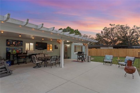 House in Saint Petersburg, Florida 3 bedrooms, 136.19 sq.m. № 1734777 - photo 5