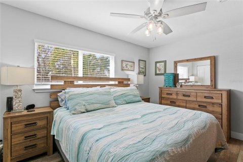 House in Saint Petersburg, Florida 3 bedrooms, 136.19 sq.m. № 1734777 - photo 15