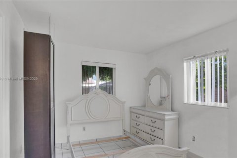 House in Homestead, Florida 4 bedrooms, 132.85 sq.m. № 1944199 - photo 17