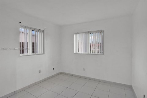 House in Homestead, Florida 4 bedrooms, 132.85 sq.m. № 1944199 - photo 18