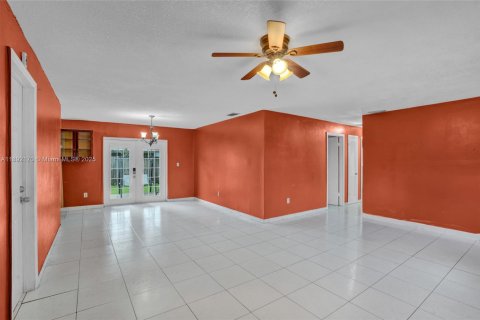 House in Homestead, Florida 4 bedrooms, 132.85 sq.m. № 1944199 - photo 8