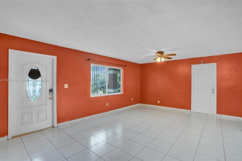 House in Homestead, Florida 4 bedrooms, 132.85 sq.m. № 1944199 - photo 6