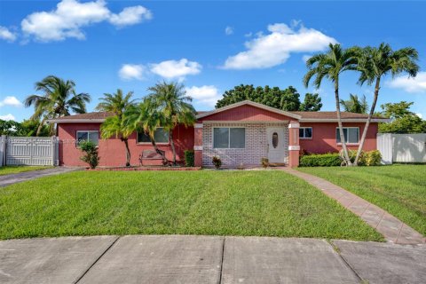 House in Homestead, Florida 4 bedrooms, 132.85 sq.m. № 1944199 - photo 2