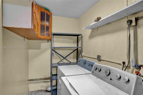House in Homestead, Florida 4 bedrooms, 132.85 sq.m. № 1944199 - photo 13