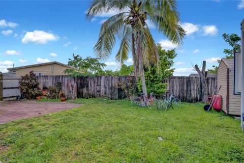 House in Homestead, Florida 4 bedrooms, 132.85 sq.m. № 1944199 - photo 22