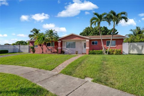 House in Homestead, Florida 4 bedrooms, 132.85 sq.m. № 1944199 - photo 3