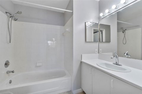 Copropriété à louer à Hypoluxo, Floride: 2 chambres, 102.66 m2 № 2241622 - photo 11