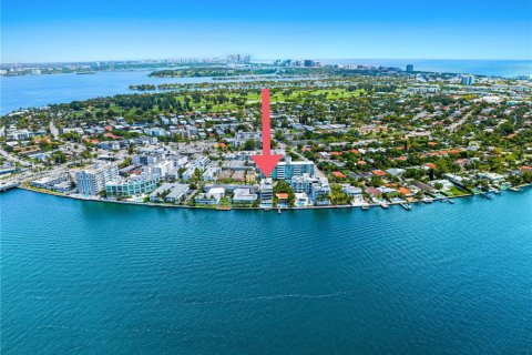 Кондоминиум с 3 спальнями в Майами-Бич, Флорида № 2009192