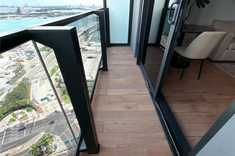 Condo in Miami, Florida, 1 bedroom  № 2035576 - photo 16