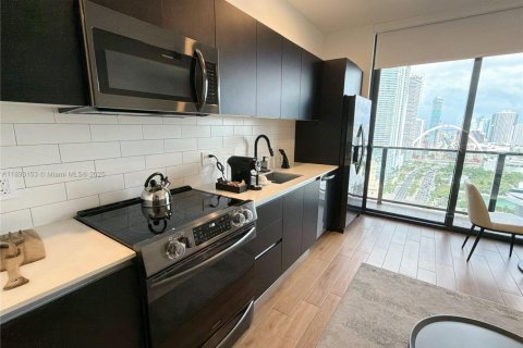 Condo in Miami, Florida, 1 bedroom  № 2035576 - photo 10