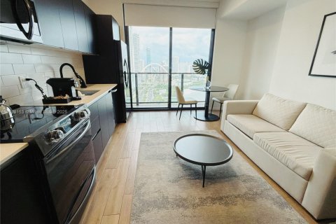 Condo in Miami, Florida, 1 bedroom  № 2035576 - photo 9