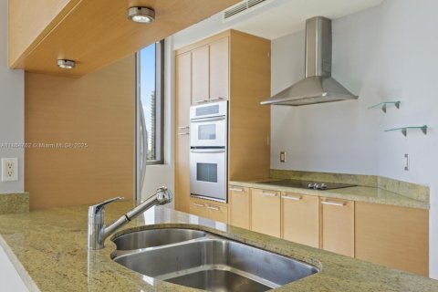 Condo in Sunny Isles Beach, Florida, 2 bedrooms  № 1893193 - photo 5