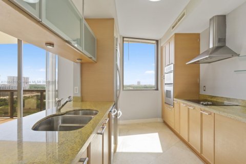 Condo in Sunny Isles Beach, Florida, 2 bedrooms  № 1893193 - photo 6