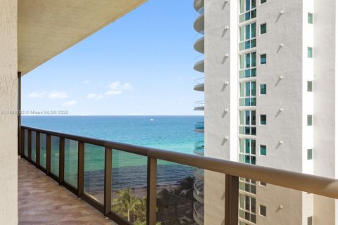 Condo in Sunny Isles Beach, Florida, 2 bedrooms  № 1893193 - photo 4