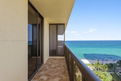 Condo in Sunny Isles Beach, Florida, 2 bedrooms  № 1893193 - photo 2