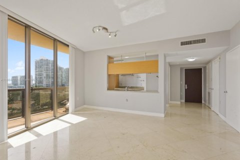 Condo in Sunny Isles Beach, Florida, 2 bedrooms  № 1893193 - photo 3
