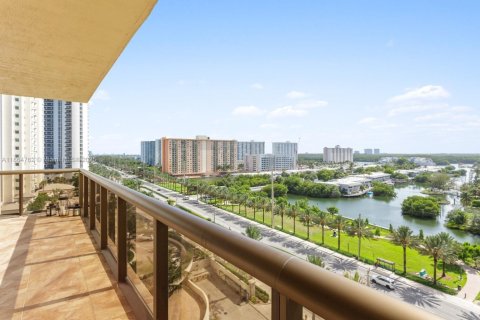 Condo in Sunny Isles Beach, Florida, 2 bedrooms  № 1893193 - photo 11