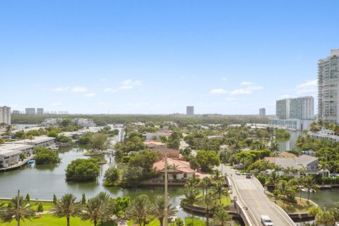 Condo in Sunny Isles Beach, Florida, 2 bedrooms  № 1893193 - photo 12