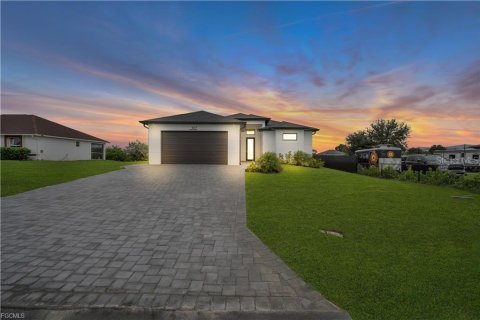 Villa ou maison à vendre à Lehigh Acres, Floride: 4 chambres, 212 m2 № 2413889 - photo 5