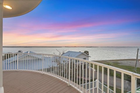 House in Englewood, Florida 4 bedrooms, 390.93 sq.m. № 1613757 - photo 8