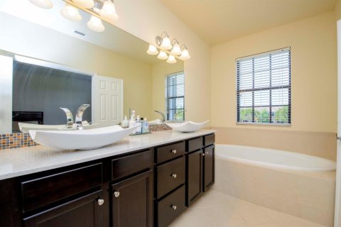 Townhouse in Wellington, Florida 3 bedrooms, 184.23 sq.m. № 2177112 - photo 28