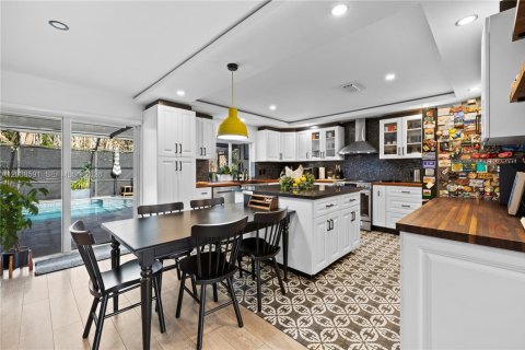 House in Davie, Florida 5 bedrooms, 234.21 sq.m. № 2086591 - photo 7