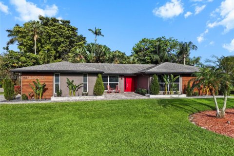 House in Davie, Florida 5 bedrooms, 234.21 sq.m. № 2086591