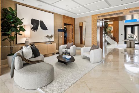 Casa en venta en Miami Beach, Florida, 8 dormitorios, 1570.98 m2 № 1887914 - foto 21