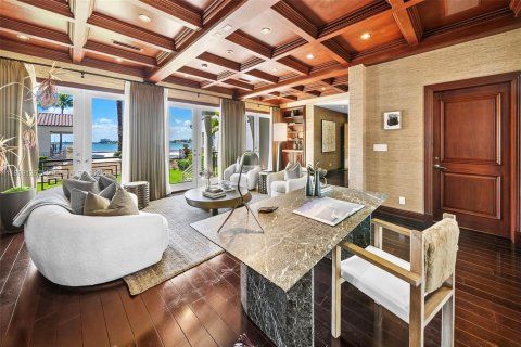 Casa en venta en Miami Beach, Florida, 8 dormitorios, 1570.98 m2 № 1887914 - foto 23
