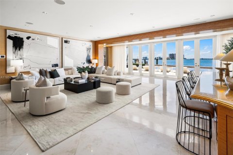 Casa en venta en Miami Beach, Florida, 8 dormitorios, 1570.98 m2 № 1887914 - foto 14