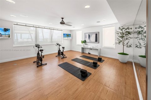 Casa en venta en Miami Beach, Florida, 8 dormitorios, 1570.98 m2 № 1887914 - foto 26